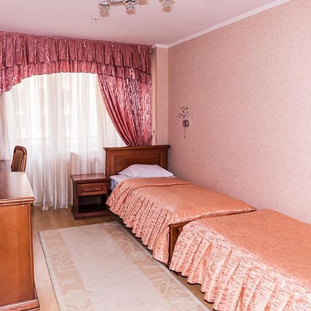 Olymp Hotel Uzhhorod Exterior photo